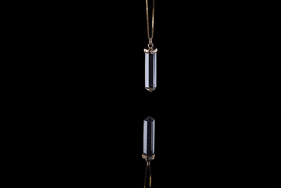 Slim 14k Gold Krýstallos Pendant