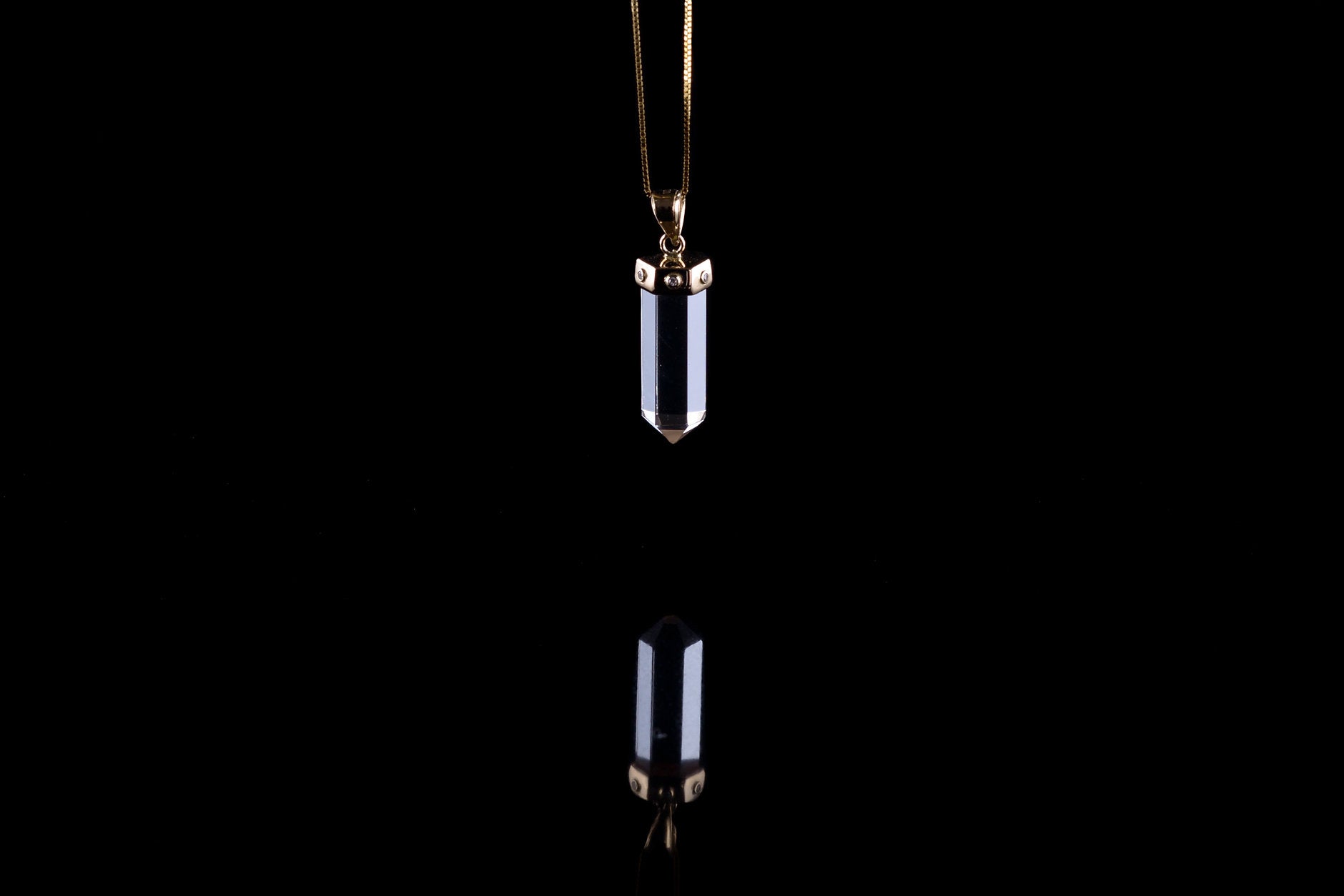 Medium 14k Gold Krýstallos Pendant
